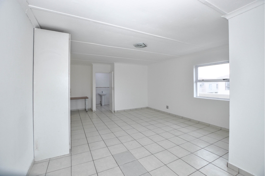 8 Bedroom Property for Sale in Parklands Western Cape